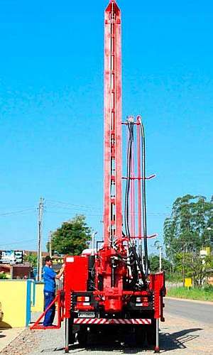 Construção de poço artesiano Construção de poço artesiano