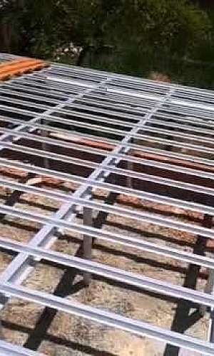 Montagem de isolamento térmico em redes tubulares Montagem de isolamento térmico em redes tubulares